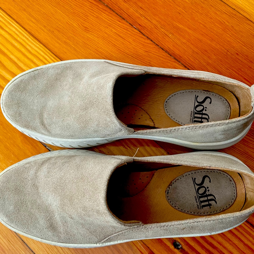 Sofft Potina “sneaker” casual slip on shoe. Size 7.5. Leather. Comfortable.